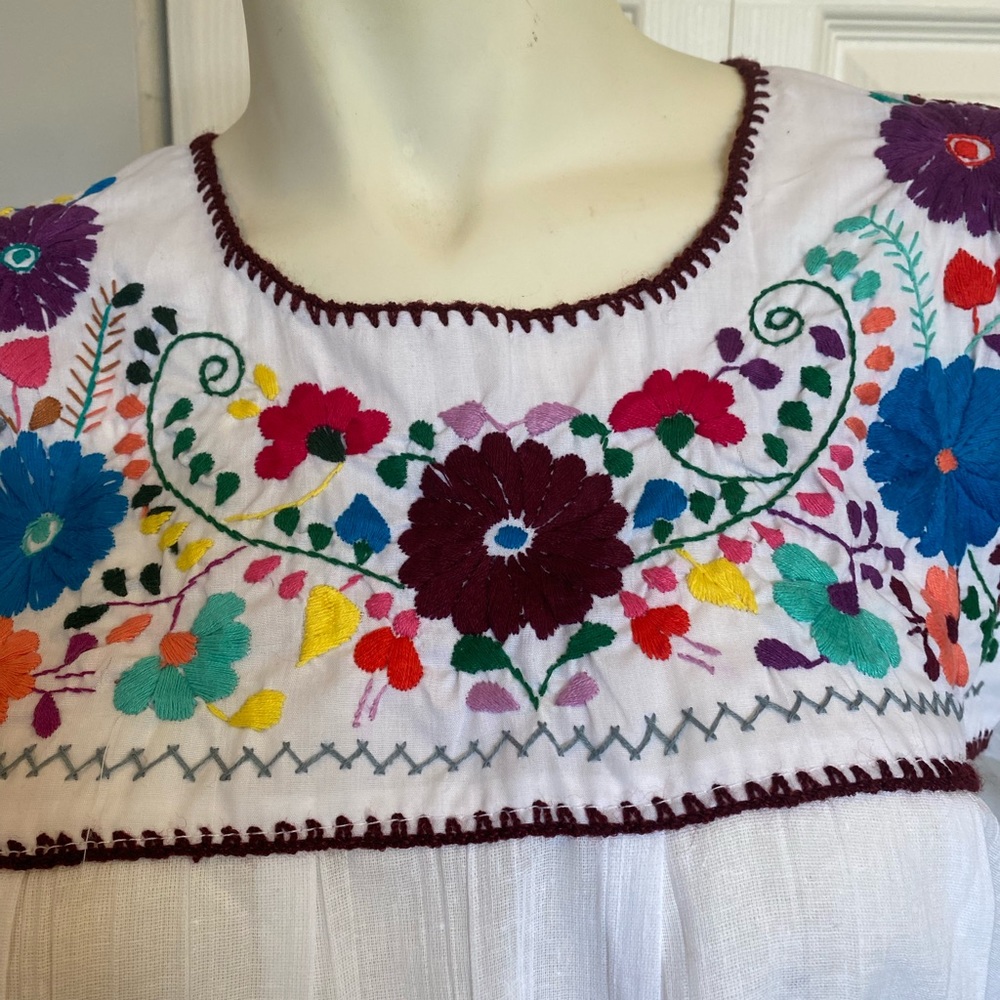 🇲🇽 NWT Traditional Mexican blouse. - Picture 9 of 16